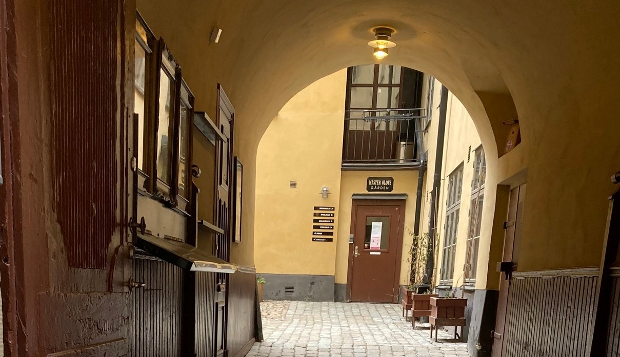 Valvet vid ingången till Mäster Olofsgården